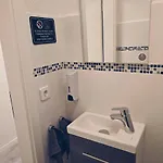 Spacious 2 Bedroom Apartment With Balcony - Apolonia Living Апартаменты