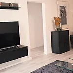 Spacious 2 Bedroom Apartment With Balcony - Apolonia Living Апартаменты