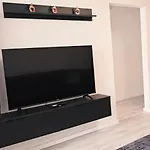 Апартаменты Spacious 2 Bedroom Apartment With Balcony - Apolonia Living *