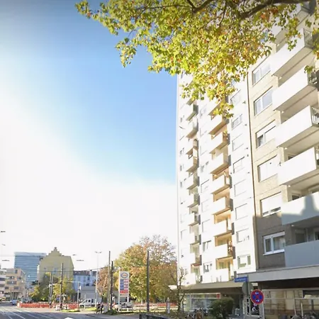 Familienfreundliche Geraeumige Design-wohnung Mit Balkon Im Zentrum - Apolonialiving * Karlsruhe