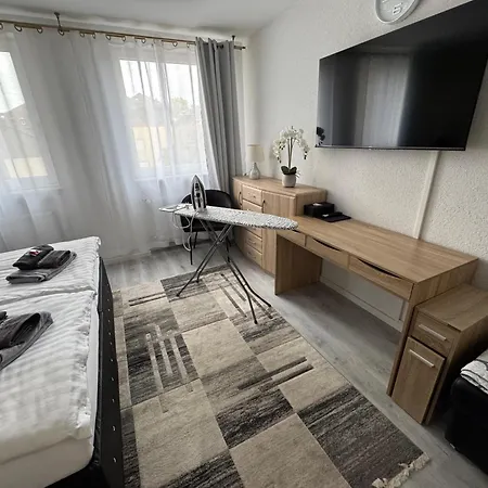 Daire Familienfreundliche Geraeumige Design-wohnung Mit Balkon Im Zentrum - Apolonialiving *