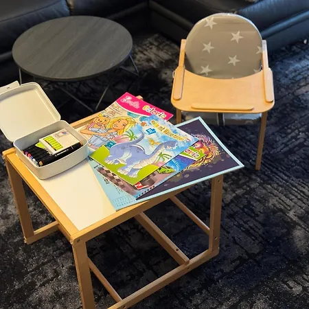 Familienfreundliche Geraeumige Design-wohnung Mit Balkon Im Zentrum - Apolonialiving Apartment Karlsruhe