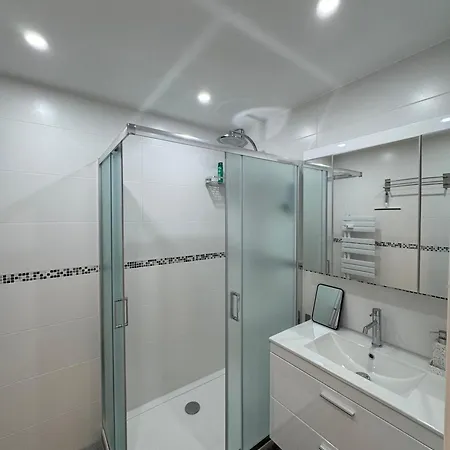 Apartment Familienfreundliche Geraeumige Design-wohnung Mit Balkon Im Zentrum - Apolonialiving Karlsruhe