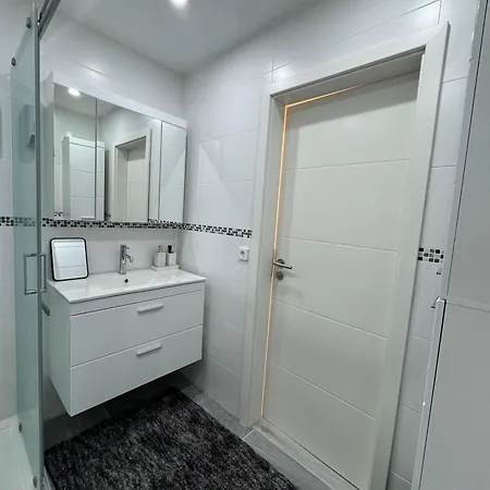 Familienfreundliche Geraeumige Design-wohnung Mit Balkon Im Zentrum - Apolonialiving * Karlsruhe