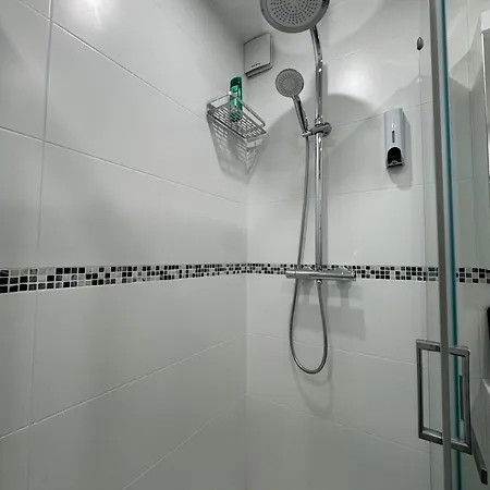 Lejlighed Spacious 2 Bedroom With Balcony - Apolonia Living *