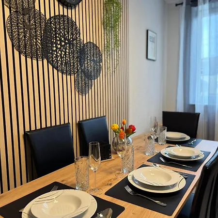 Daire Familienfreundliche Geraeumige Design-wohnung Mit Balkon Im Zentrum - Apolonialiving *