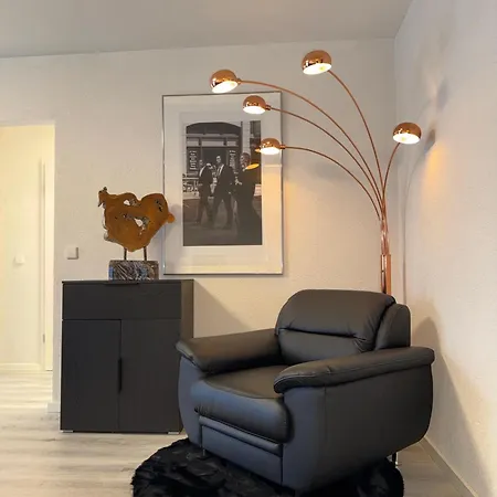 Daire Familienfreundliche Geraeumige Design-wohnung Mit Balkon Im Zentrum - Apolonialiving