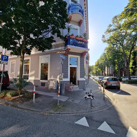 Familienfreundliche Geraeumige Design-wohnung Mit Balkon Im Zentrum - Apolonialiving Apartment *