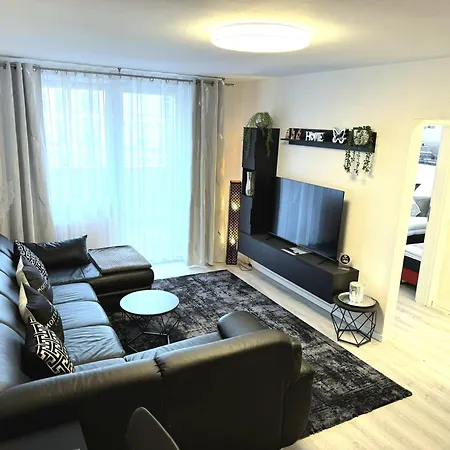 Apartment Familienfreundliche Geraeumige Design-wohnung Mit Balkon Im Zentrum - Apolonialiving *