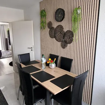 Apartment Familienfreundliche Geraeumige Design-wohnung Mit Balkon Im Zentrum - Apolonialiving Karlsruhe