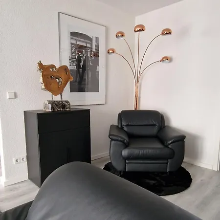 Familienfreundliche Geraeumige Design-wohnung Mit Balkon Im Zentrum - Apolonialiving *