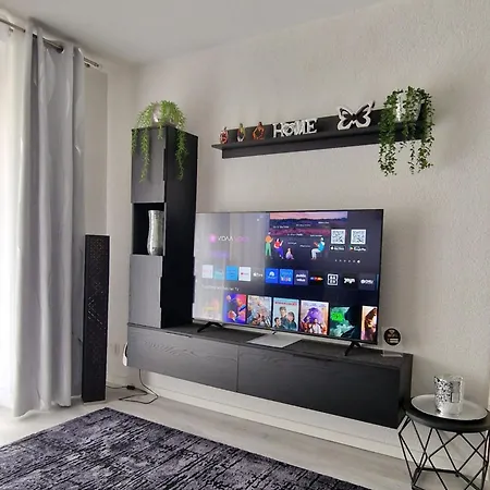 Familienfreundliche Geraeumige Design-wohnung Mit Balkon Im Zentrum - Apolonialiving Apartment Karlsruhe