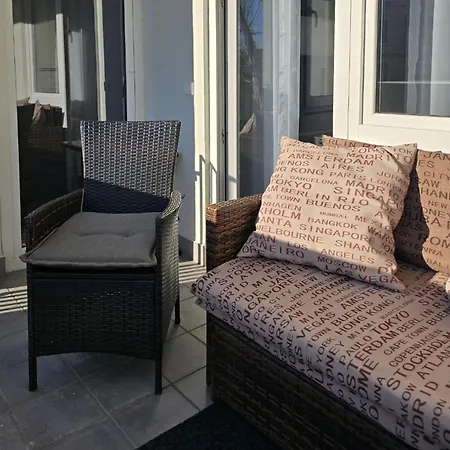 Daire Familienfreundliche Geraeumige Design-wohnung Mit Balkon Im Zentrum - Apolonialiving