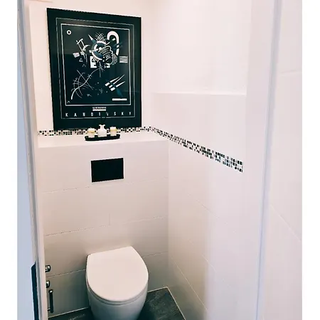 Daire Familienfreundliche Geraeumige Design-wohnung Mit Balkon Im Zentrum - Apolonialiving *