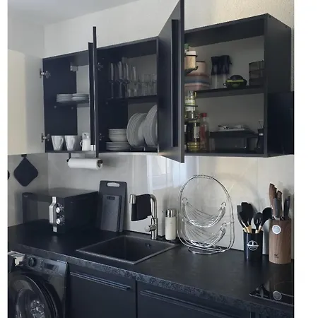 Apartment Familienfreundliche Geraeumige Design-wohnung Mit Balkon Im Zentrum - Apolonialiving Karlsruhe