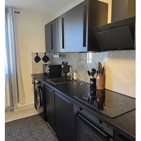 Familienfreundliche Geraeumige Design-wohnung Mit Balkon Im Zentrum - Apolonialiving * Karlsruhe