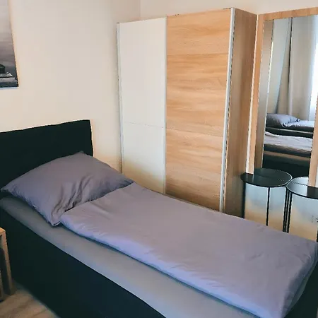 Familienfreundliche Geraeumige Design-wohnung Mit Balkon Im Zentrum - Apolonialiving *