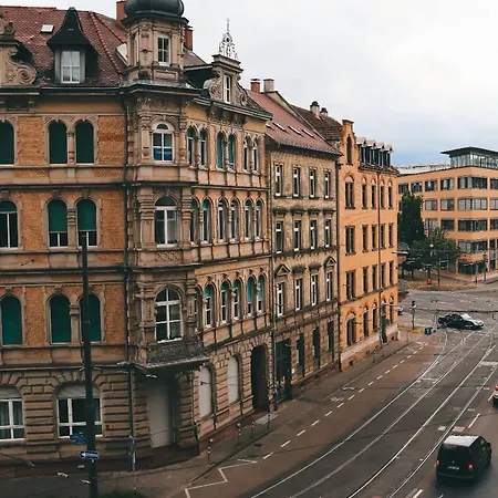 Familienfreundliche Geraeumige Design-wohnung Mit Balkon Im Zentrum - Apolonialiving Karlsruhe