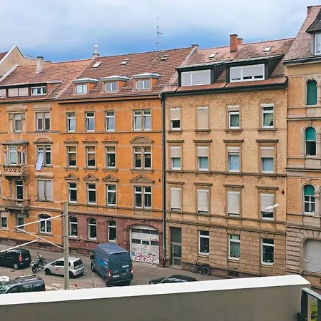 Daire Familienfreundliche Geraeumige Design-wohnung Mit Balkon Im Zentrum - Apolonialiving