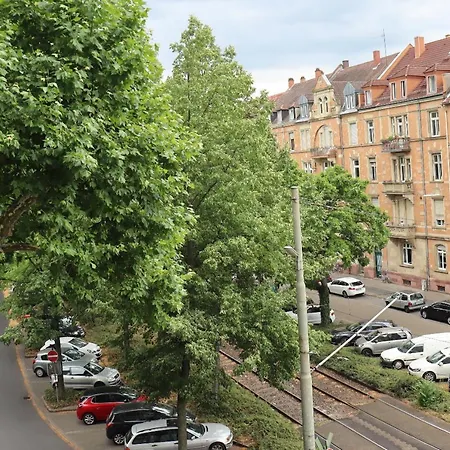 Daire Familienfreundliche Geraeumige Design-wohnung Mit Balkon Im Zentrum - Apolonialiving *