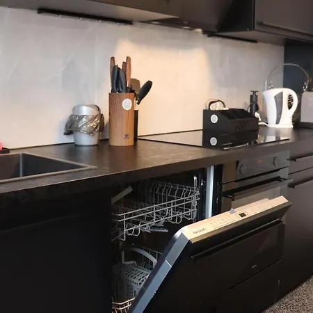 Familienfreundliche Geraeumige Design-wohnung Mit Balkon Im Zentrum - Apolonialiving Daire *