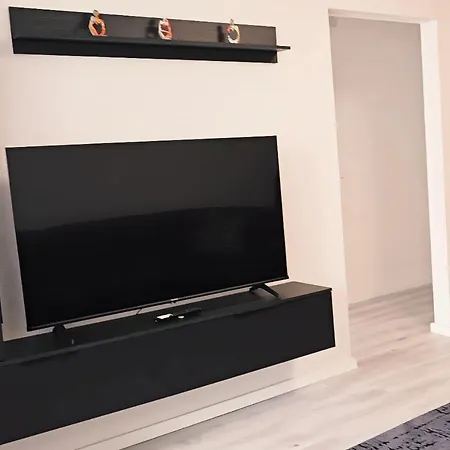 Apartamento Familienfreundliche Geraeumige Design-wohnung Mit Balkon Im Zentrum - Apolonialiving *