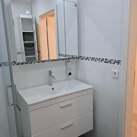 Familienfreundliche Geraeumige Design-wohnung Mit Balkon Im Zentrum - Apolonialiving * Karlsruhe