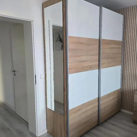 Familienfreundliche Geraeumige Design-wohnung Mit Balkon Im Zentrum - Apolonialiving Daire *