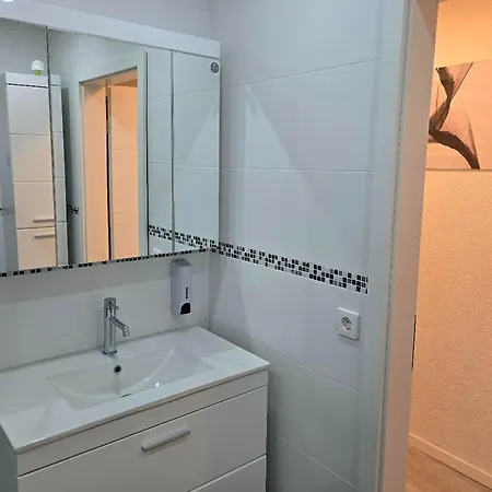 Familienfreundliche Geraeumige Design-wohnung Mit Balkon Im Zentrum - Apolonialiving Apartamento Karlsruhe