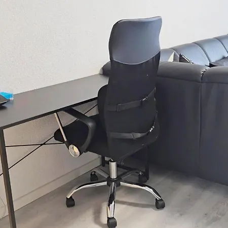 Familienfreundliche Geraeumige Design-wohnung Mit Balkon Im Zentrum - Apolonialiving * Karlsruhe