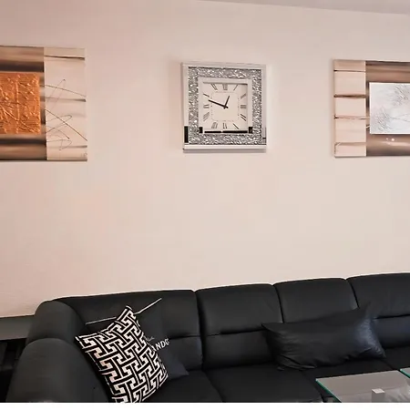 Spacious 2 Bedroom With Balcony - Apolonia Living Lejlighed