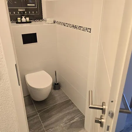 Familienfreundliche Geraeumige Design-wohnung Mit Balkon Im Zentrum - Apolonialiving Daire *