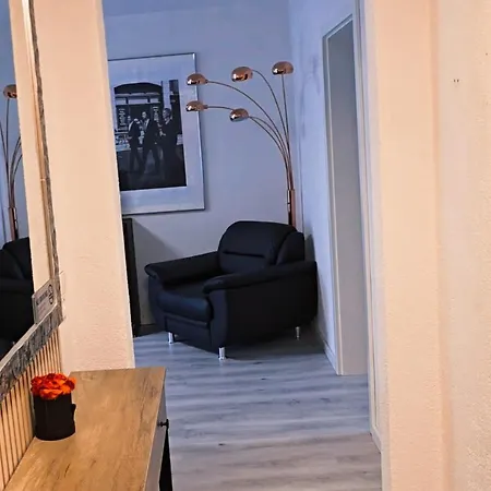 Familienfreundliche Geraeumige Design-wohnung Mit Balkon Im Zentrum - Apolonialiving * Karlsruhe