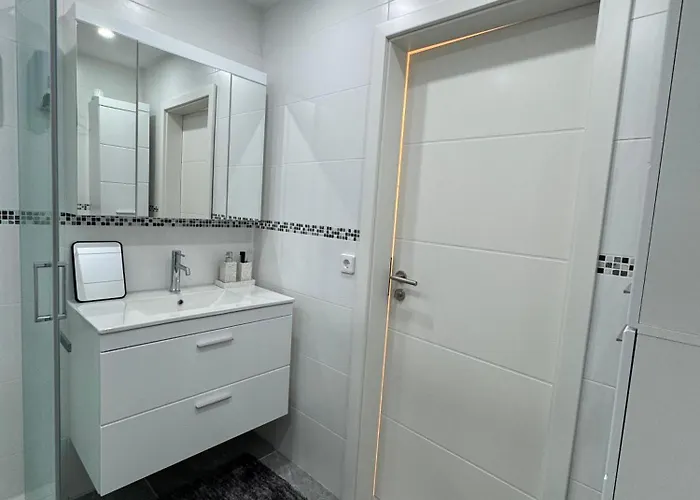 Familienfreundliche Geraeumige Design-wohnung Mit Balkon Im Zentrum - Apolonialiving * Καρλσρούη