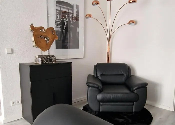 Familienfreundliche Geraeumige Design-wohnung Mit Balkon Im Zentrum - Apolonialiving *