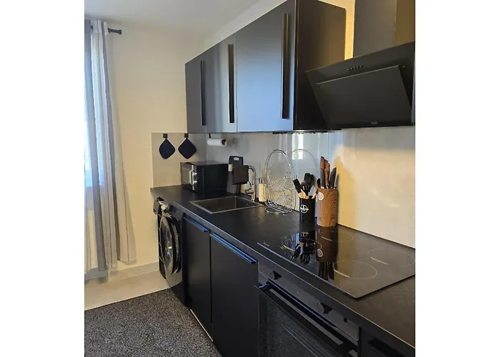 Familienfreundliche Geraeumige Design-wohnung Mit Balkon Im Zentrum - Apolonialiving * Καρλσρούη