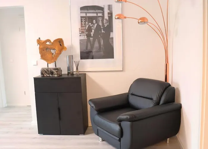 Familienfreundliche Geraeumige Design-wohnung Mit Balkon Im Zentrum - Apolonialiving