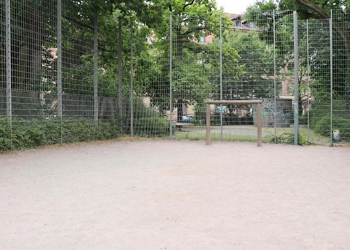 Familienfreundliche Geraeumige Design-wohnung Mit Balkon Im Zentrum - Apolonialiving