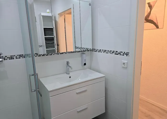 Familienfreundliche Geraeumige Design-wohnung Mit Balkon Im Zentrum - Apolonialiving * Καρλσρούη