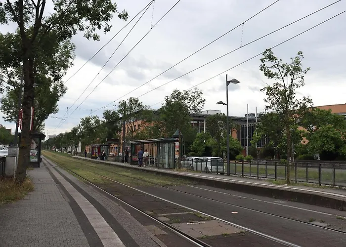 Familienfreundliche Geraeumige Design-wohnung Mit Balkon Im Zentrum - Apolonialiving *